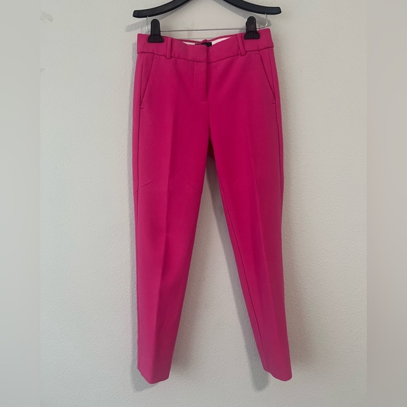 J. Crew Pants - || J. CREW || PINK BARBIE CAPRI STRETCH PANT ||